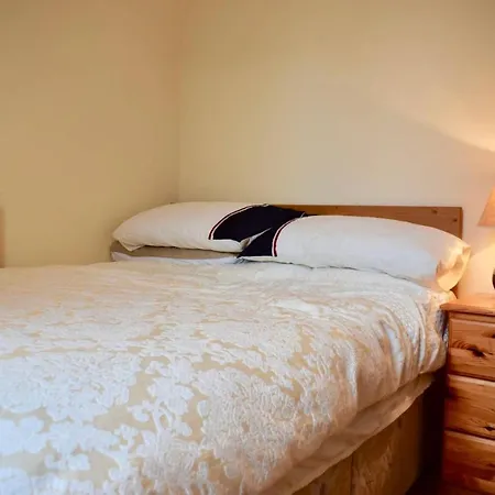 Colourful And Cosy 2 Bed In Ifsc With Balcony Apartment *