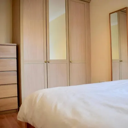 Colourful And Cosy 2 Bed In Ifsc With Balcony Apartment Dublin