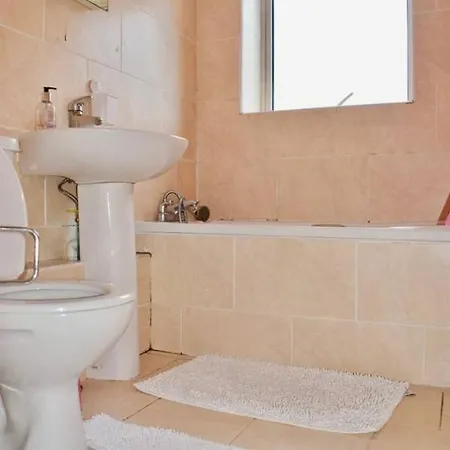 Colourful And Cosy 2 Bed In Ifsc With Balcony * Dublin